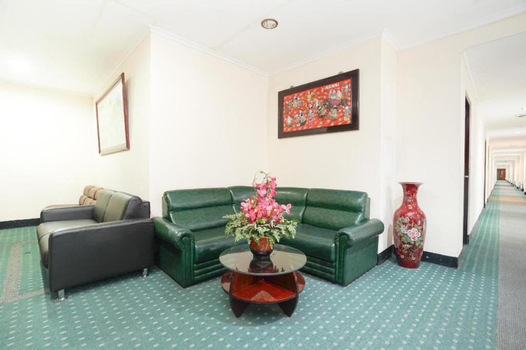 New Grand Park Hotel Surabaya Eksteriør billede
