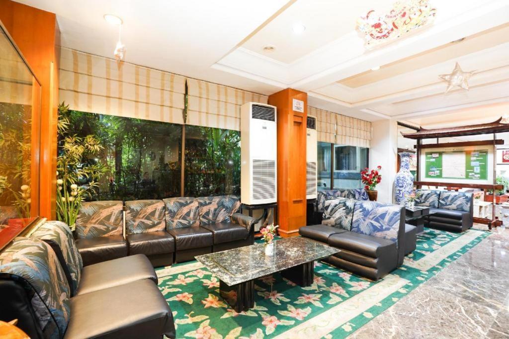 New Grand Park Hotel Surabaya Eksteriør billede