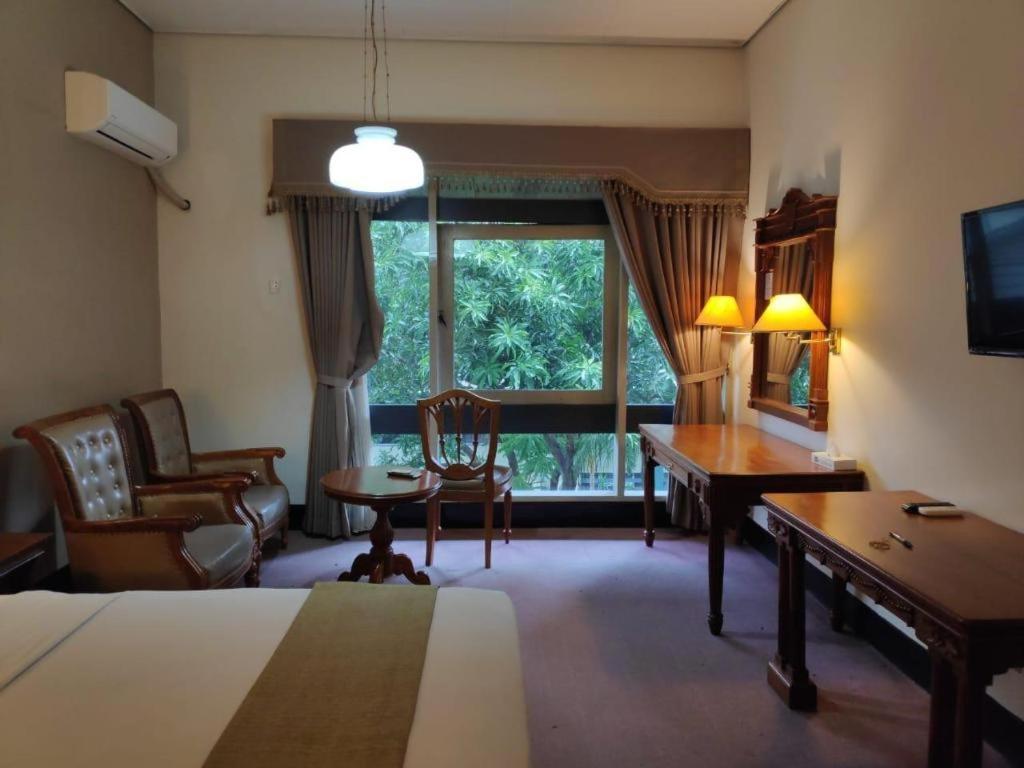 New Grand Park Hotel Surabaya Eksteriør billede