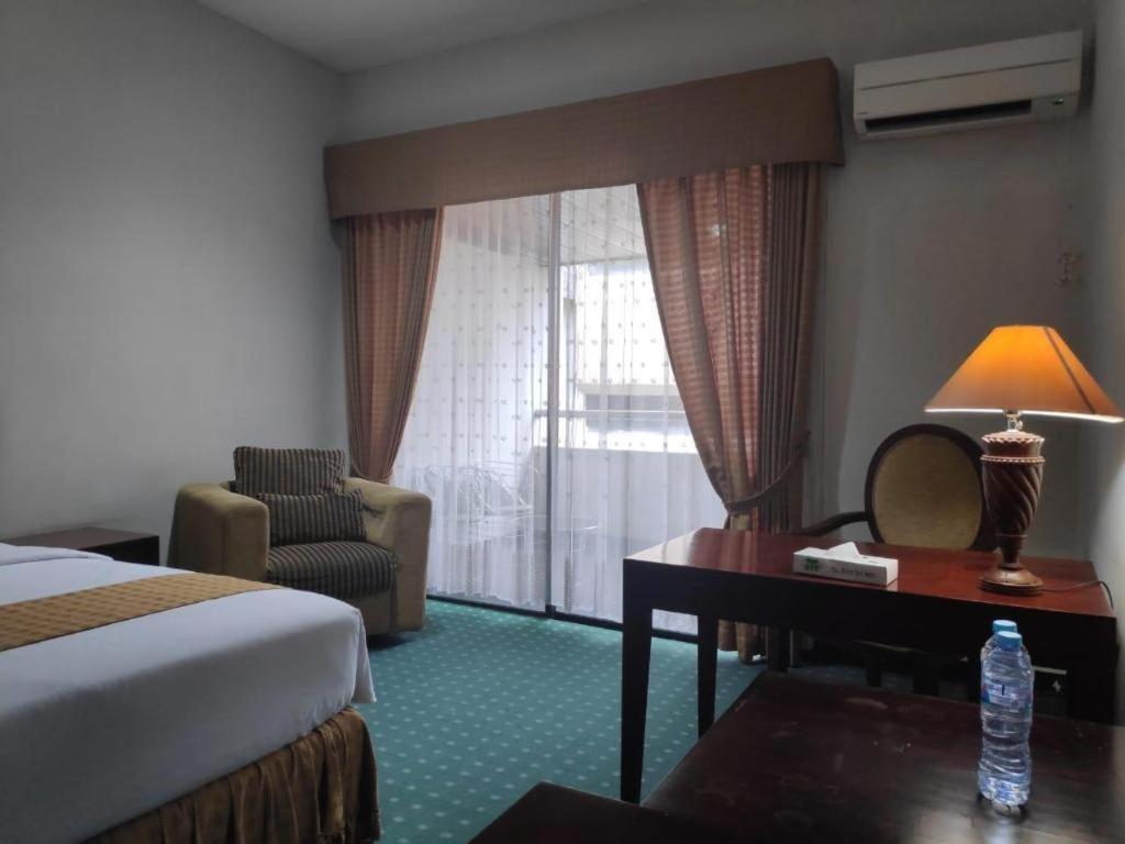 New Grand Park Hotel Surabaya Eksteriør billede