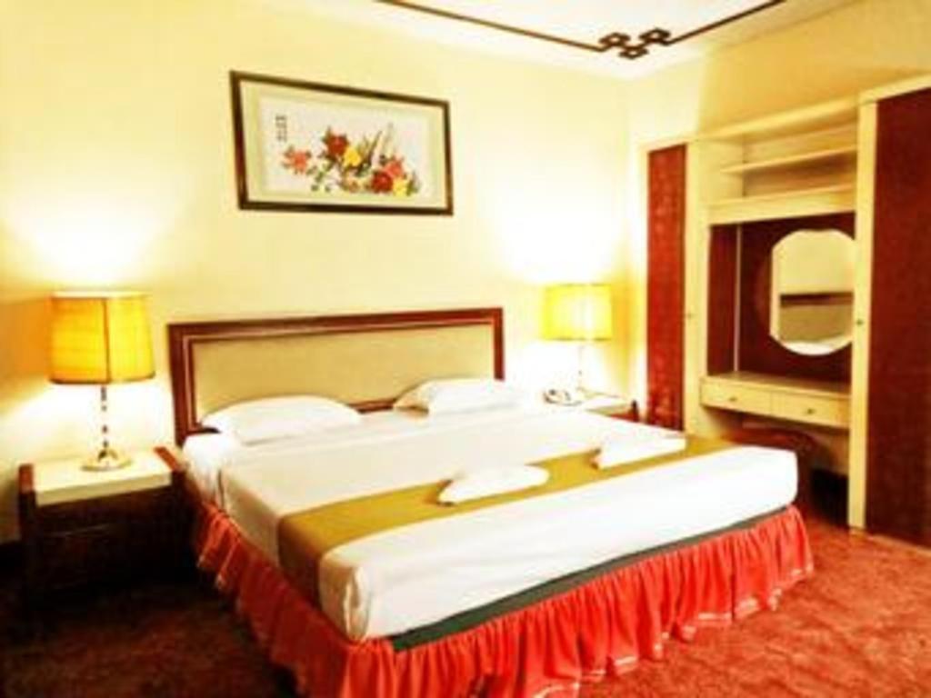 New Grand Park Hotel Surabaya Eksteriør billede