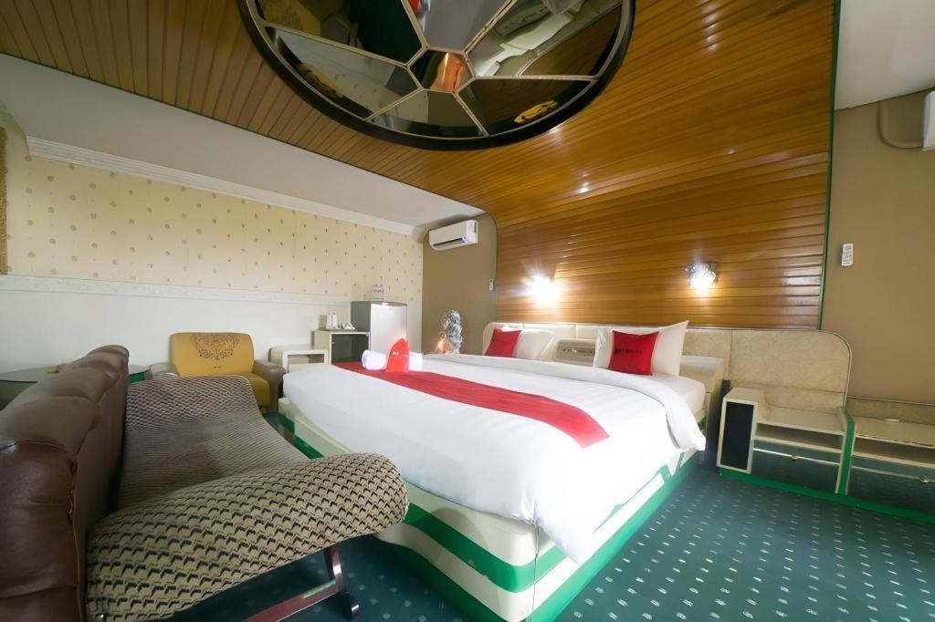 New Grand Park Hotel Surabaya Eksteriør billede