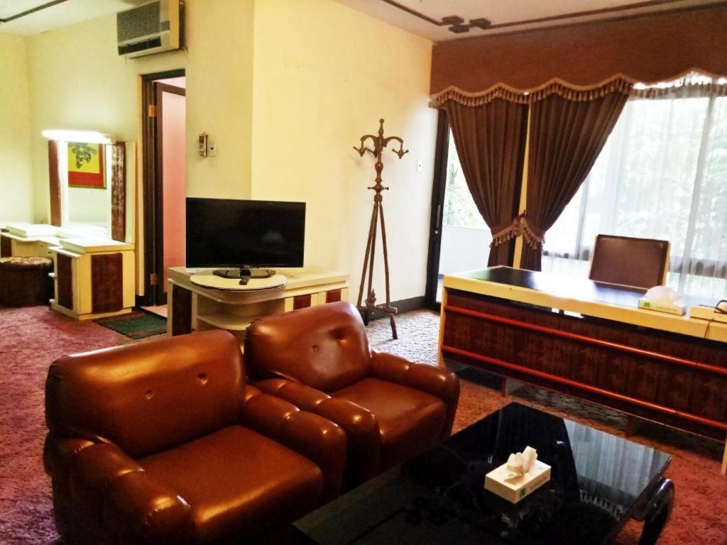 New Grand Park Hotel Surabaya Eksteriør billede