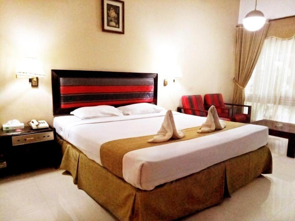 New Grand Park Hotel Surabaya Eksteriør billede