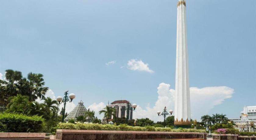 New Grand Park Hotel Surabaya Eksteriør billede