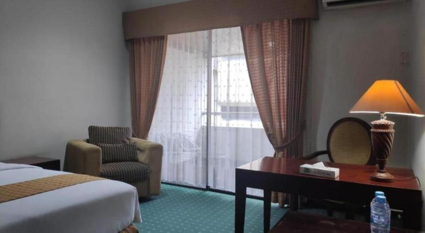 New Grand Park Hotel Surabaya Eksteriør billede