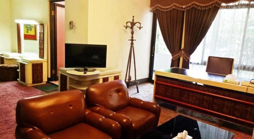 New Grand Park Hotel Surabaya Eksteriør billede