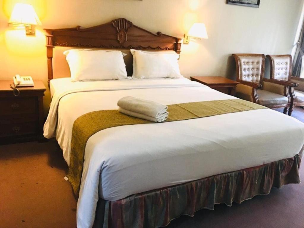 New Grand Park Hotel Surabaya Eksteriør billede