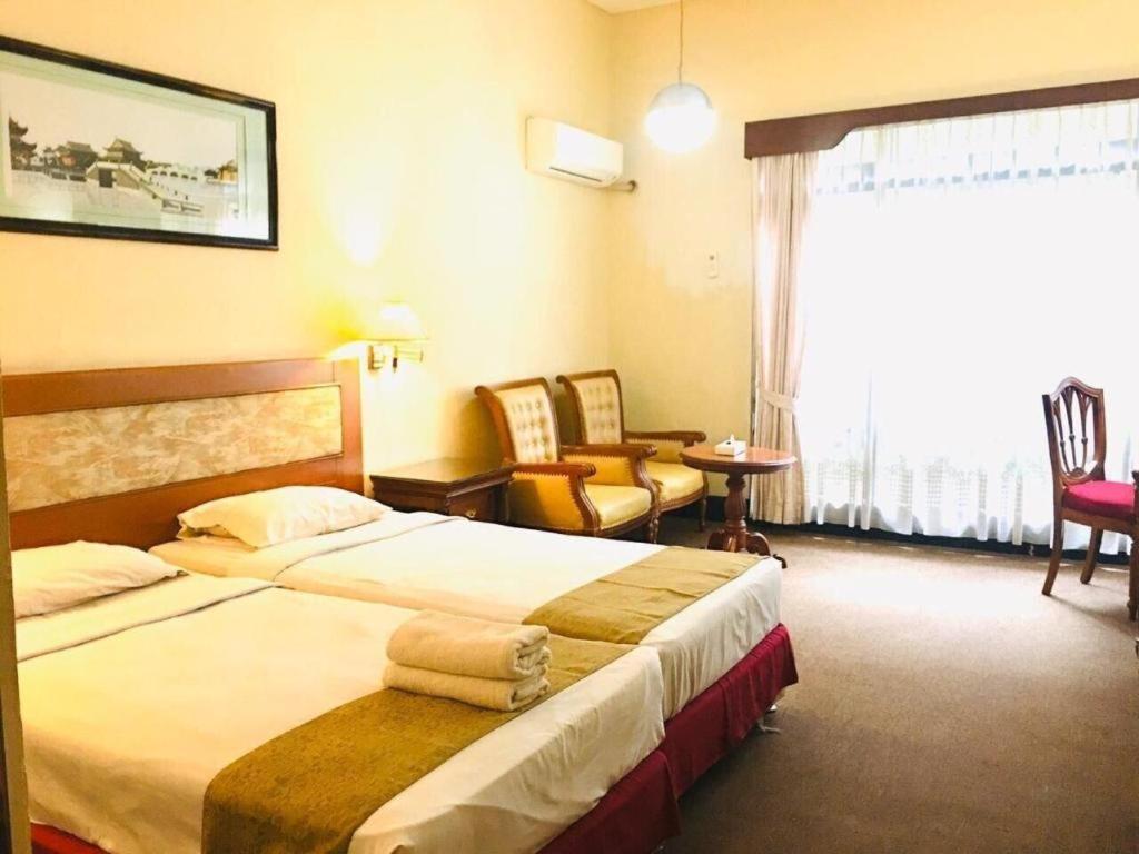New Grand Park Hotel Surabaya Eksteriør billede