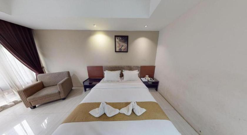 New Grand Park Hotel Surabaya Eksteriør billede
