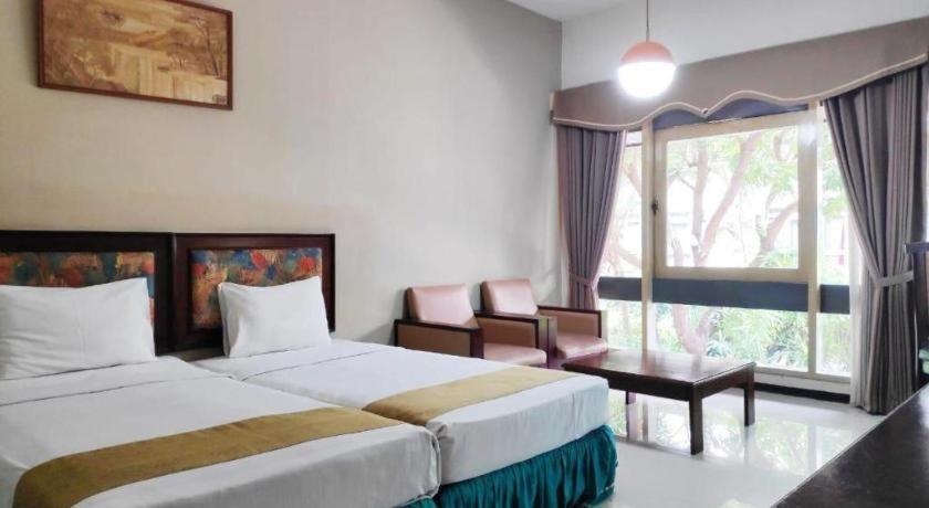 New Grand Park Hotel Surabaya Eksteriør billede