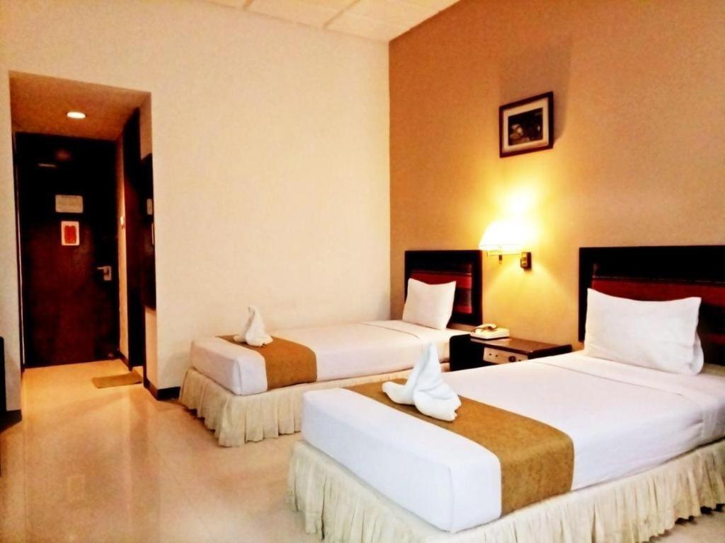 New Grand Park Hotel Surabaya Eksteriør billede