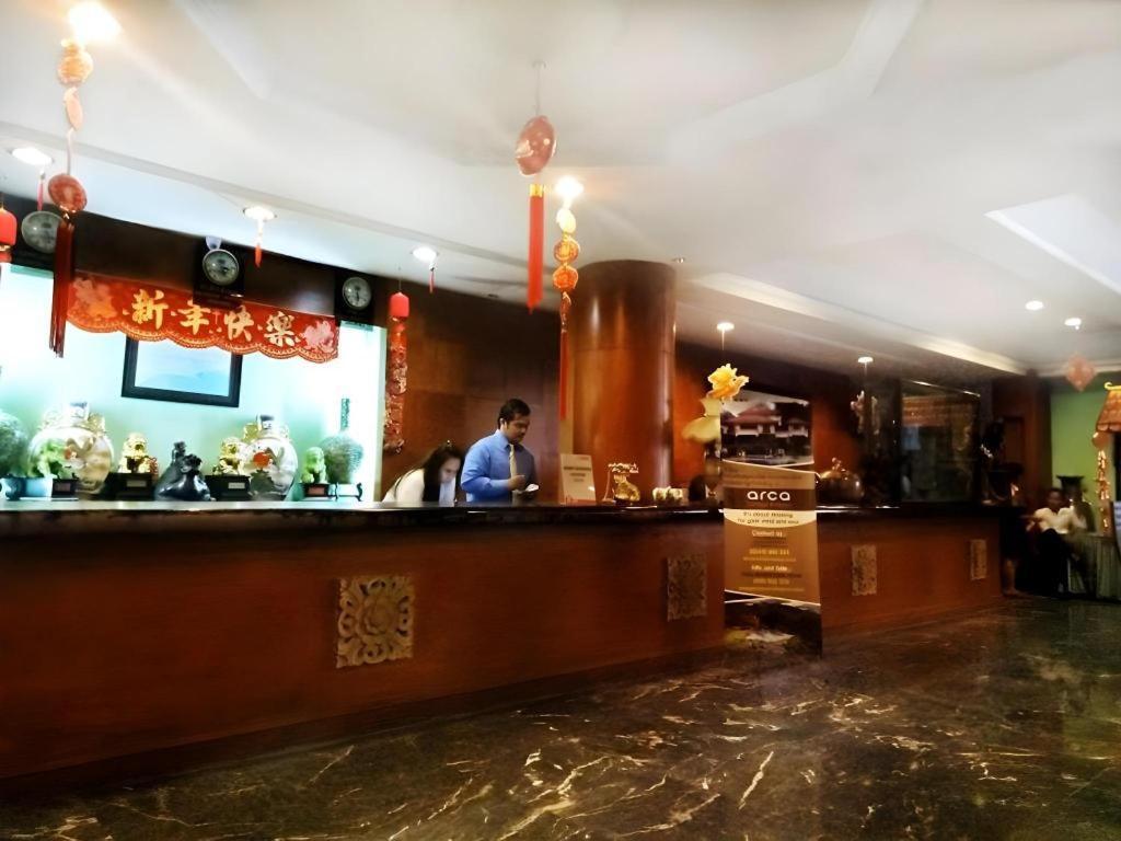 New Grand Park Hotel Surabaya Eksteriør billede