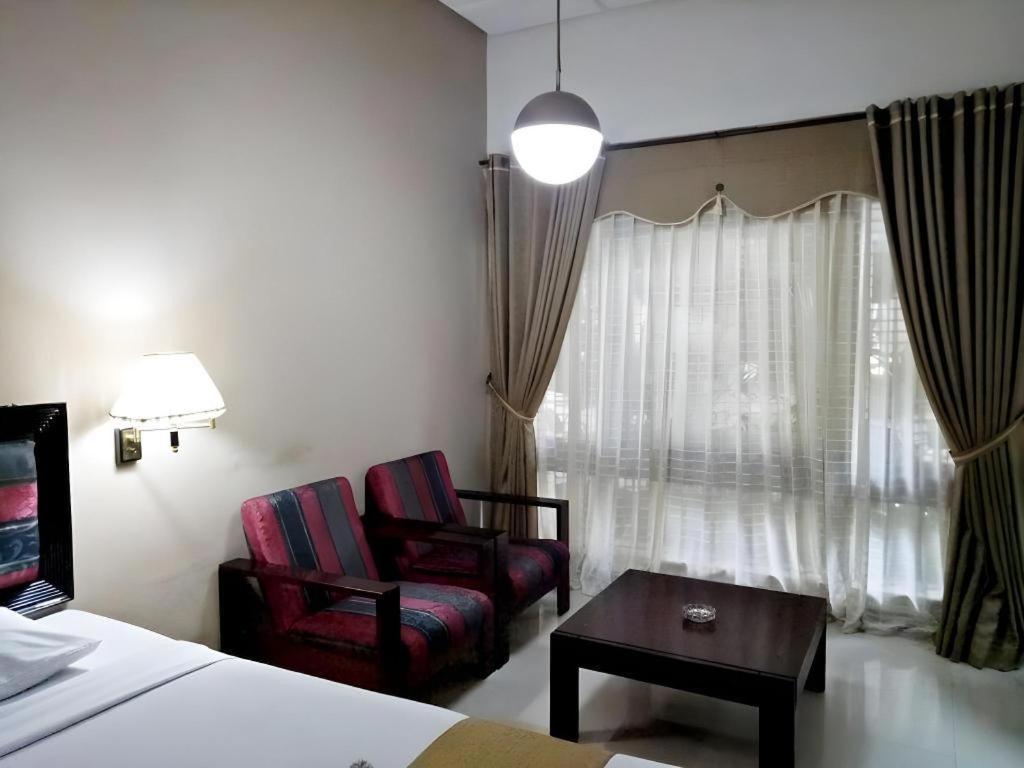 New Grand Park Hotel Surabaya Eksteriør billede