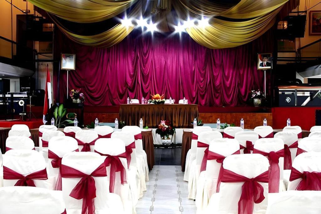 New Grand Park Hotel Surabaya Eksteriør billede